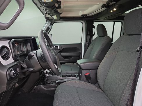 New 2025 Jeep Gladiator Sport image 14