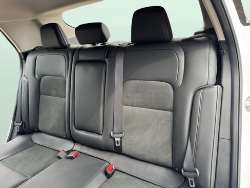 Used 2025 Nissan Ariya FWD image 30