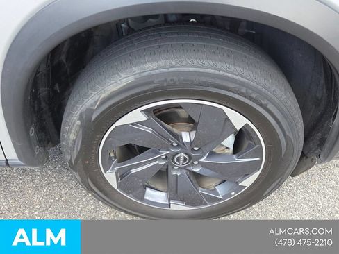 Used 2024 Nissan Rogue SV FWD image 16
