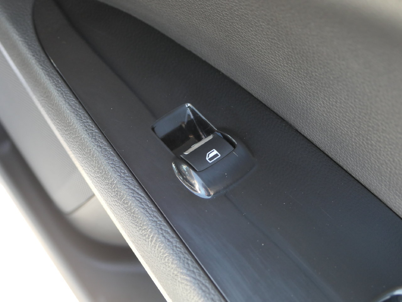 Used 2014 Ford Fusion SE w/ Equipment Group 202A FWD image 27