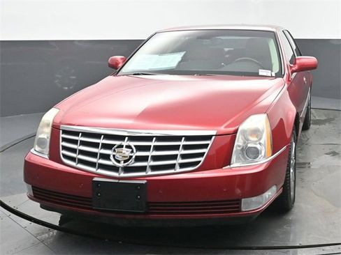 Used 2009 Cadillac DTS image 1