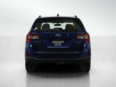 Used 2017 Subaru Outback 3.6R Touring image 4