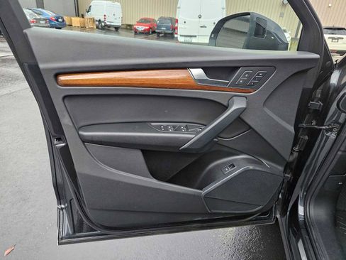 Used 2023 Audi Q5 2.0T Premium w/ Convenience Package image 24