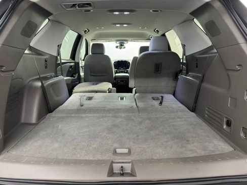 Used 2020 Chevrolet Traverse LT image 37