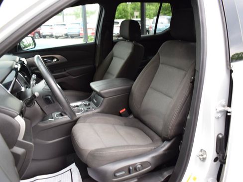 Used 2023 Chevrolet Traverse LT FWD image 32