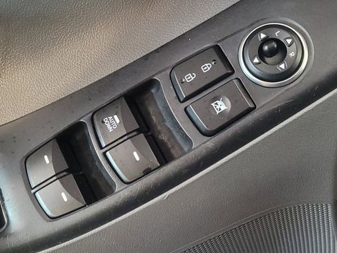 Used 2015 Hyundai Elantra SE image 27