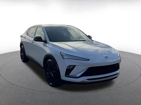 Used 2025 Buick Envista Sport Touring image 3