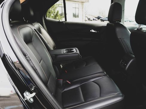 Used 2018 Chevrolet Equinox Premier image 32