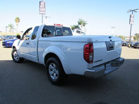 Used 2012 Nissan Frontier SV RWD image 5
