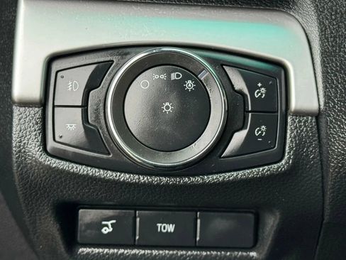 Used 2016 Ford Explorer XLT w/ Equipment Group 202A AWD/4WD image 33