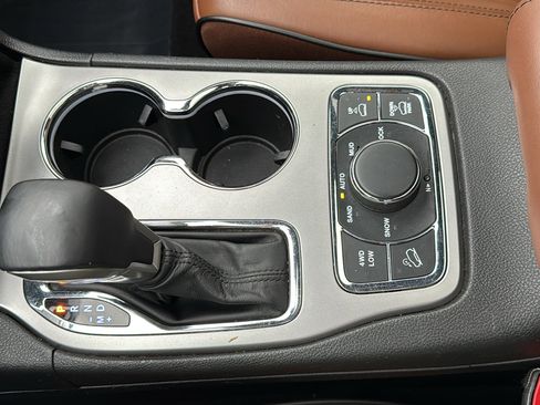 Used 2021 Jeep Grand Cherokee Overland image 22