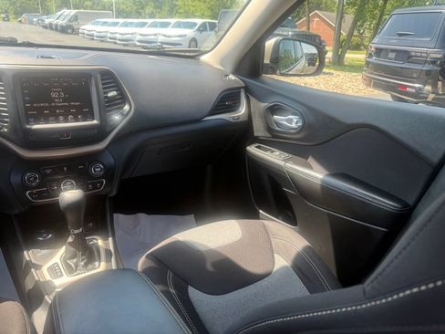 Used 2014 Jeep Cherokee Latitude w/ Comfort/Convenience Group AWD/4WD image 43