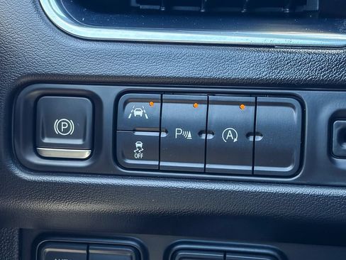 Used 2023 GMC Yukon SLT AWD/4WD image 52