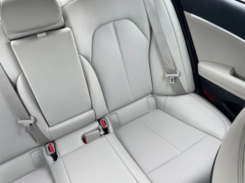 Used 2025 Genesis G70 2.5T image 37