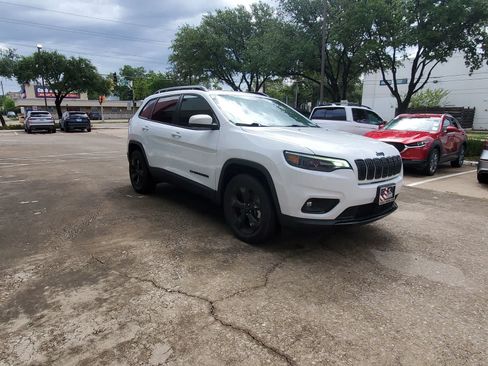 Used 2021 Jeep Cherokee Latitude Plus AWD/4WD image 9