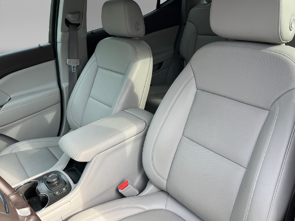 Used 2023 GMC Acadia SLT w/ LPO, Floor Liner Package FWD image 11