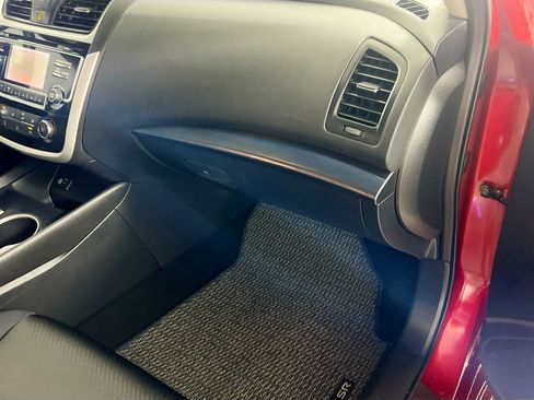 Used 2018 Nissan Altima 2.5 SR FWD image 34