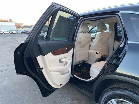 Used 2022 Mercedes-Benz GLC 300 4MATIC image 18