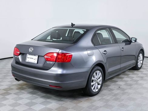 Used 2012 Volkswagen Jetta SE FWD image 24