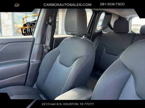Used 2023 Jeep Renegade Latitude AWD/4WD image 15