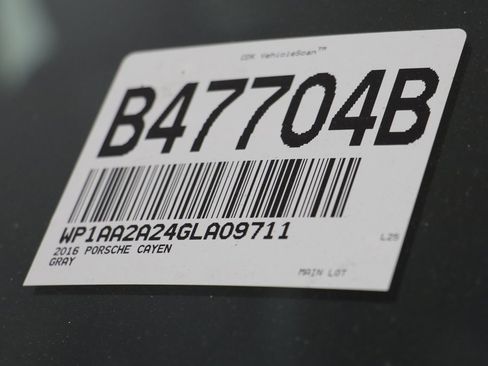 Used 2016 Porsche Cayenne image 26