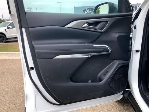 Used 2025 Chevrolet Traverse LT FWD image 22