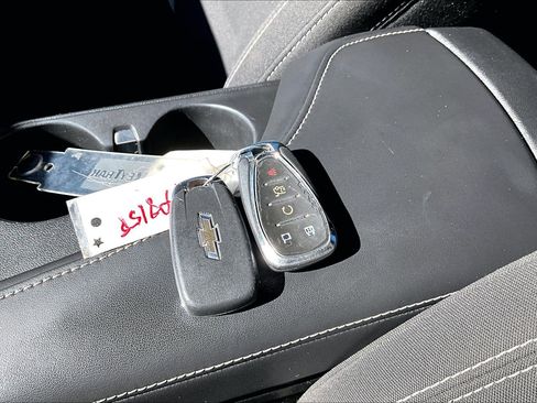 Used 2020 Chevrolet Camaro LT image 33