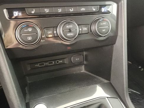 Used 2018 Volkswagen Tiguan SEL AWD/4WD image 17