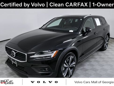 Certified 2025 Volvo V60 B5 Cross Country Plus image 1