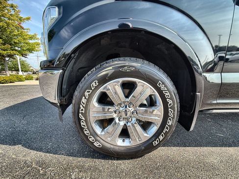 Used 2018 Ford F150 Lariat w/ Equipment Group 502A Luxury AWD/4WD image 18