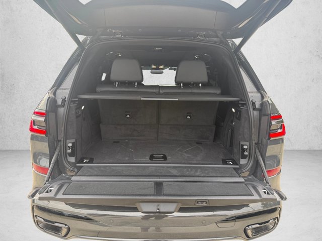 Used 2026 BMW X7 xDrive40i w/ M Sport Package AWD/4WD image 6