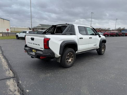 Used 2024 Toyota Tacoma Trailhunter image 5
