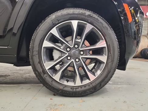 New 2025 Jeep Grand Cherokee Overland w/ Trailer Tow Package image 38