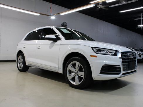 Used 2019 Audi Q5 2.0T Premium Plus w/ Premium Plus Package image 2