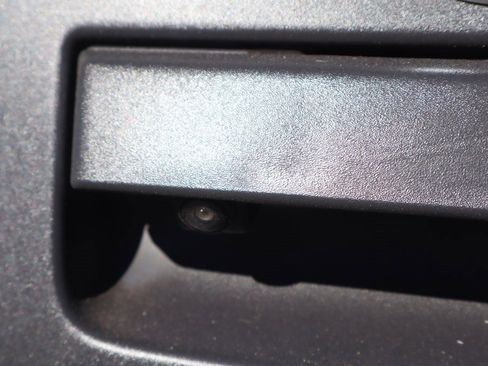 Used 2018 Nissan Frontier S image 42