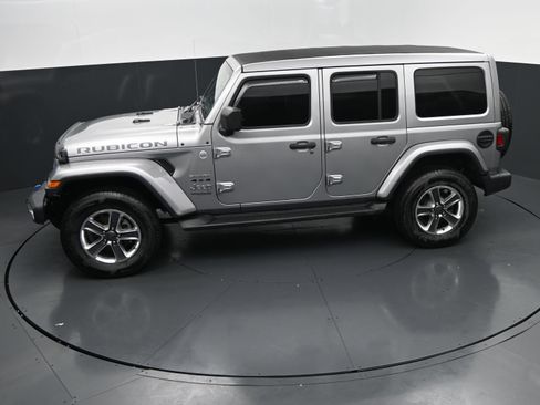 Used 2020 Jeep Wrangler Unlimited Sahara AWD/4WD image 29