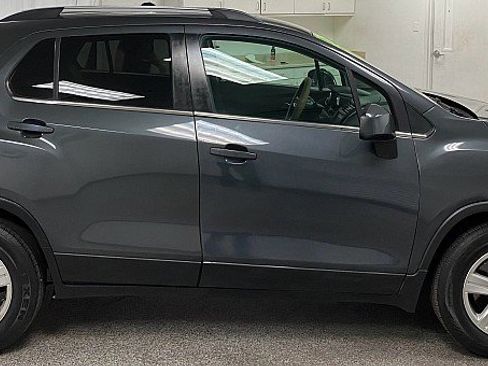 Used 2016 Chevrolet Trax LT w/ LT Convenience Package image 4