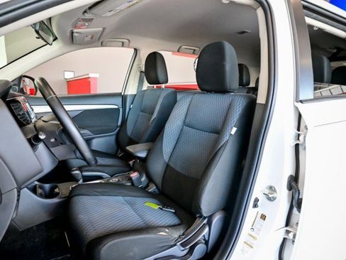 Used 2014 Mitsubishi Outlander SE AWD/4WD image 14