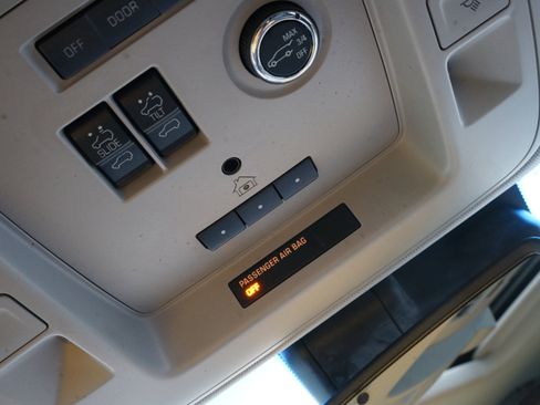 Used 2018 GMC Yukon Denali w/ Denali Ultimate Package image 27