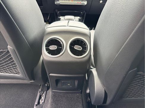 Used 2023 Mercedes-Benz CLA 250 4MATIC image 39