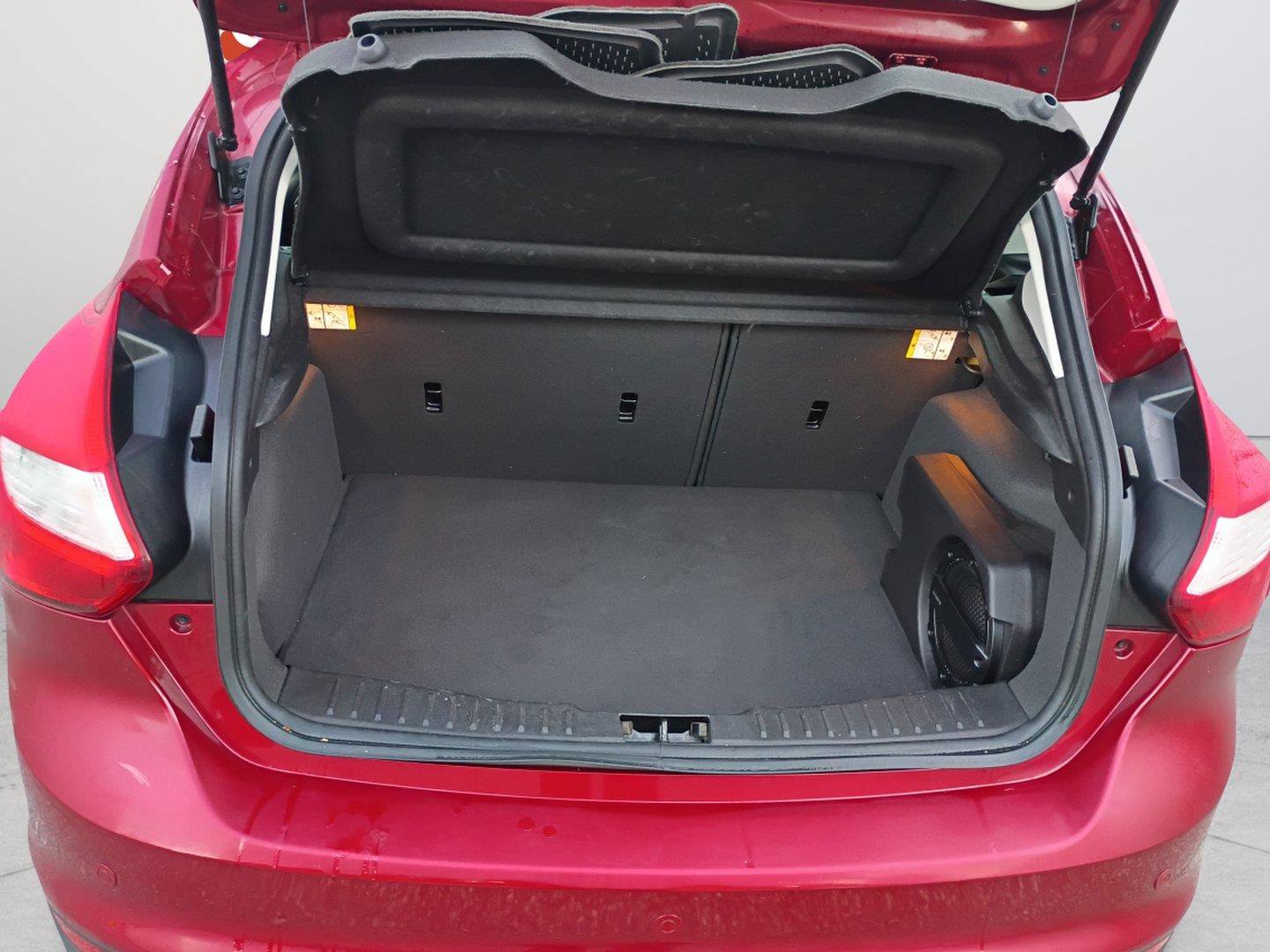 Used 2014 Ford Focus Titanium FWD image 19