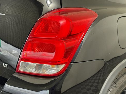 Used 2020 Chevrolet Trax LT w/ LT Convenience Package image 34