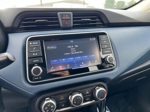 Used 2025 Nissan Versa SV FWD image 17