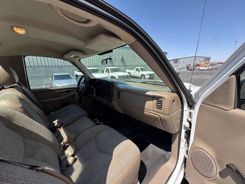 Used 2006 Chevrolet Silverado 2500 W/T w/ Heavy-Duty Power Package AWD/4WD image 25