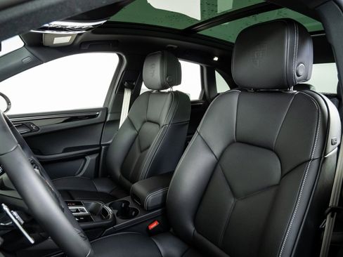 New 2026 Porsche Macan Turbo image 5