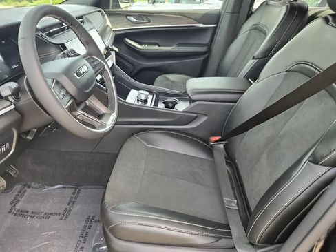 New 2026 Jeep Grand Cherokee Altitude image 19