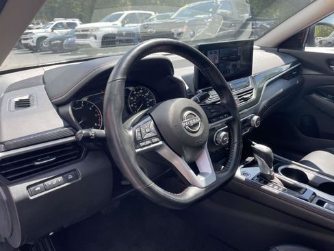 Used 2025 Nissan Altima 2.5 SR w/ SR Premium Package AWD/4WD image 8