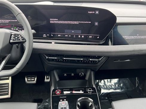 Certified 2025 Audi SQ6 e-tron Prestige w/ Black Optic Package image 22