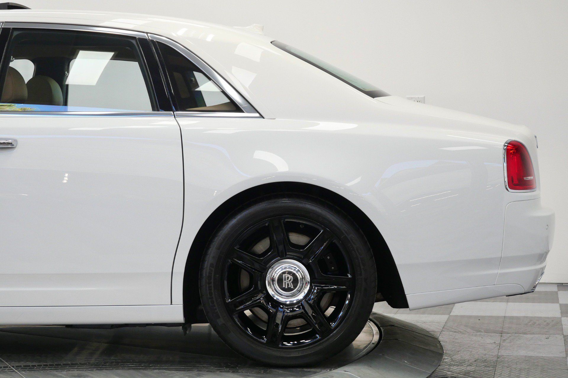 Used 2013 Rolls-Royce Ghost RWD image 52