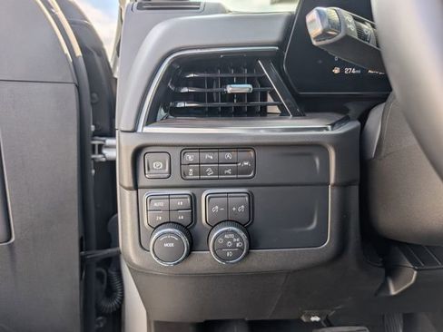 Used 2025 Chevrolet Suburban Z71 image 11